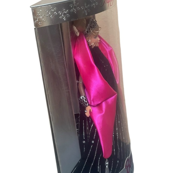 Happy Holidays Barbie Doll 1998
Special Edition Mattel #20200
NEW Vintage - Picture 8 of 11